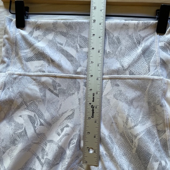 Lululemon Breezy Dot Crop Jasmine White Multi / White side pockets - Picture 11 of 14